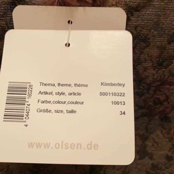 I am selling a blazer. - Picture 7 of 7